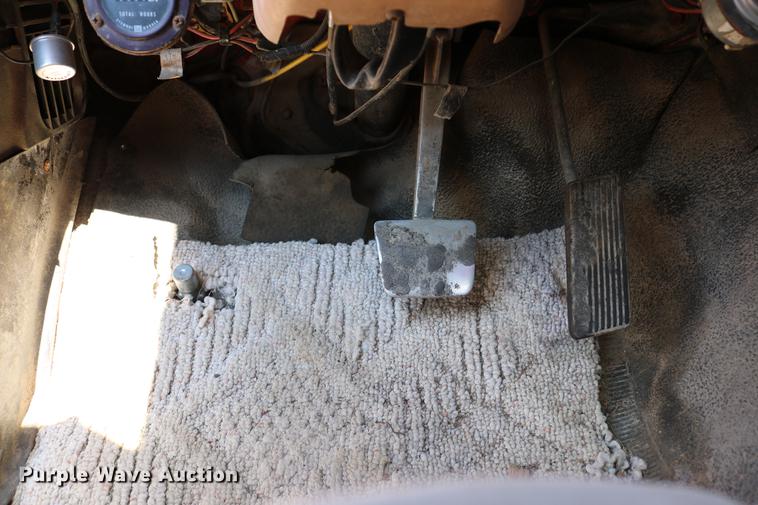 image for item DC7663 1983 Ford F700 dump truck