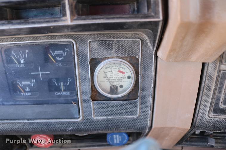 image for item DC7663 1983 Ford F700 dump truck