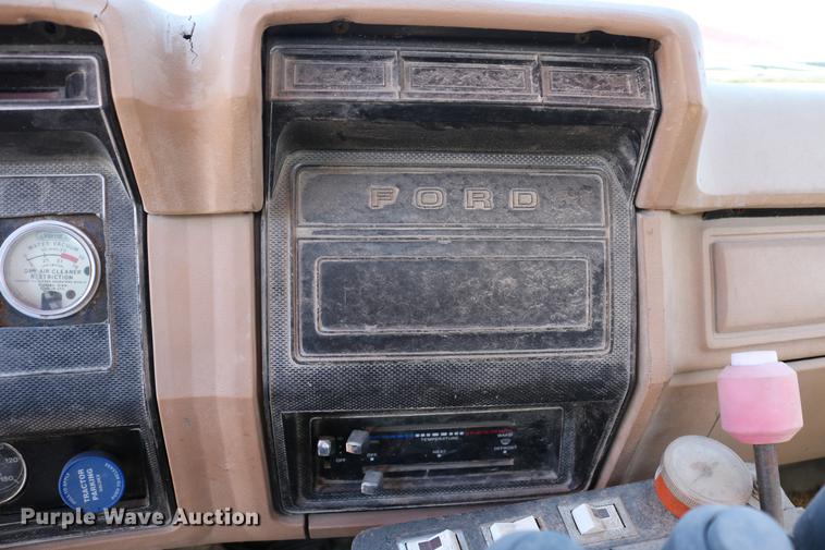 image for item DC7663 1983 Ford F700 dump truck