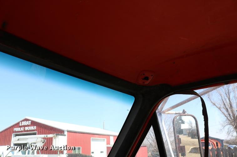 image for item DC7663 1983 Ford F700 dump truck