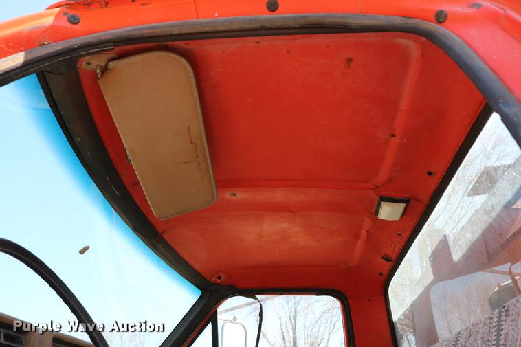 image for item DC7663 1983 Ford F700 dump truck