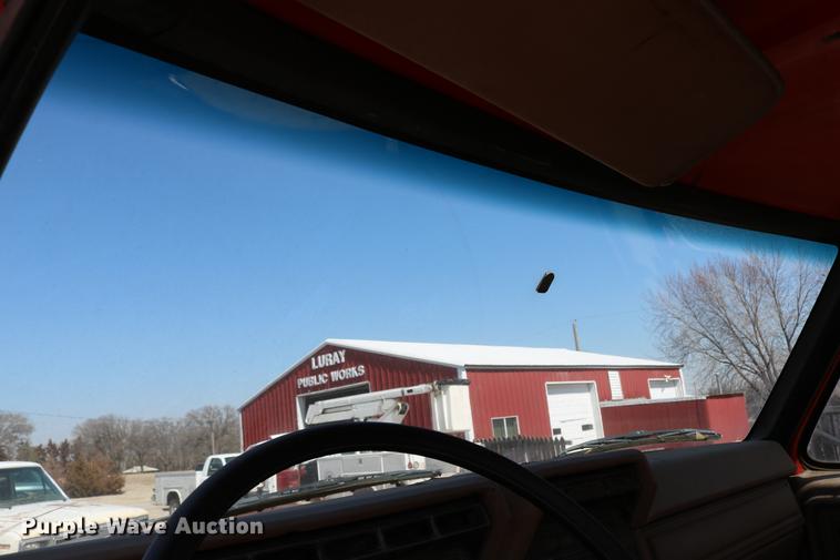 image for item DC7663 1983 Ford F700 dump truck