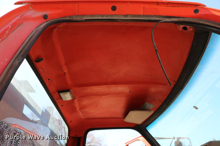 image for item DC7663 1983 Ford F700 dump truck