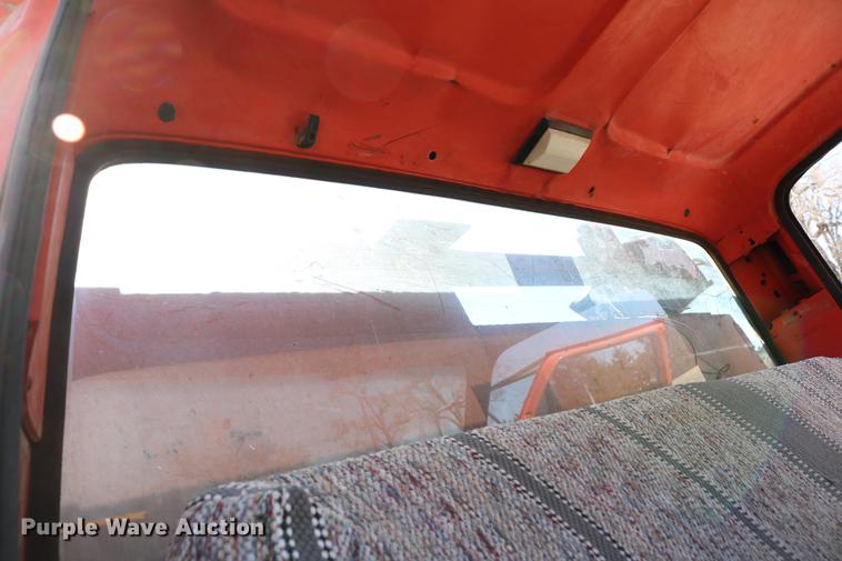 image for item DC7663 1983 Ford F700 dump truck