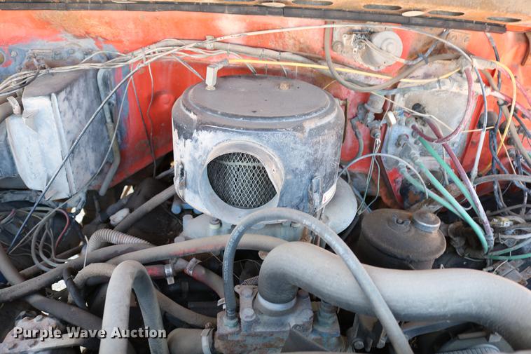 image for item DC7663 1983 Ford F700 dump truck