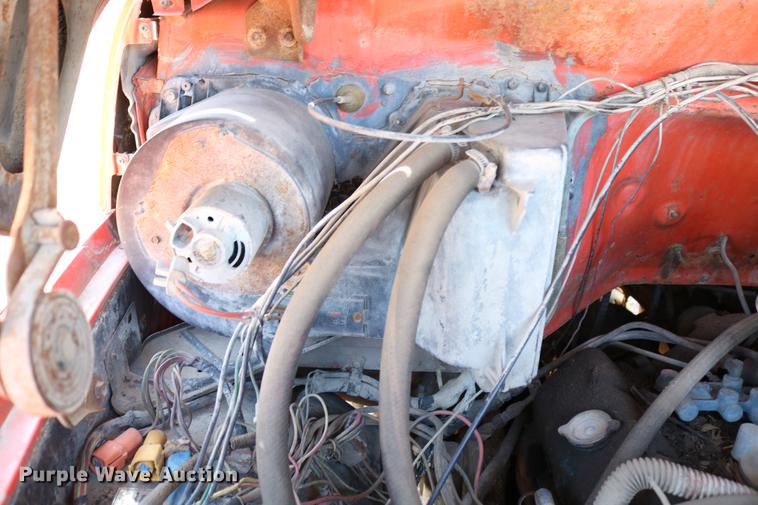 image for item DC7663 1983 Ford F700 dump truck