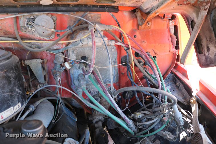 image for item DC7663 1983 Ford F700 dump truck