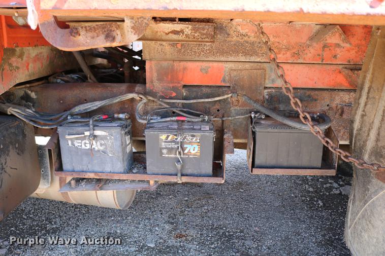 image for item DC7663 1983 Ford F700 dump truck