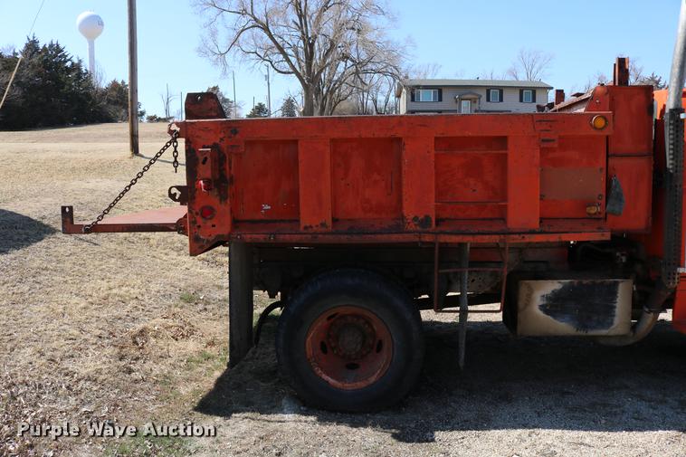 image for item DC7663 1983 Ford F700 dump truck