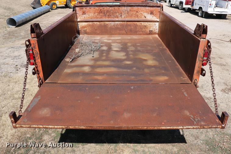 image for item DC7663 1983 Ford F700 dump truck