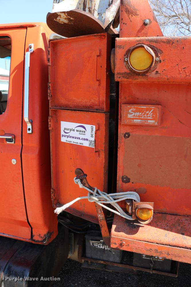 image for item DC7663 1983 Ford F700 dump truck