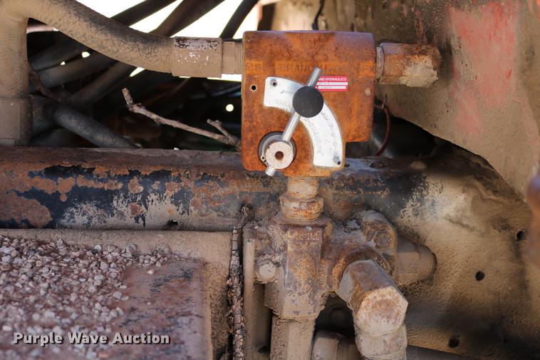 image for item DC7663 1983 Ford F700 dump truck