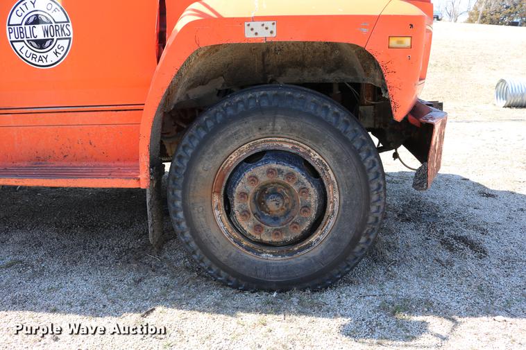 image for item DC7663 1983 Ford F700 dump truck