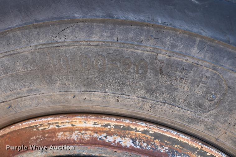 image for item DC7663 1983 Ford F700 dump truck