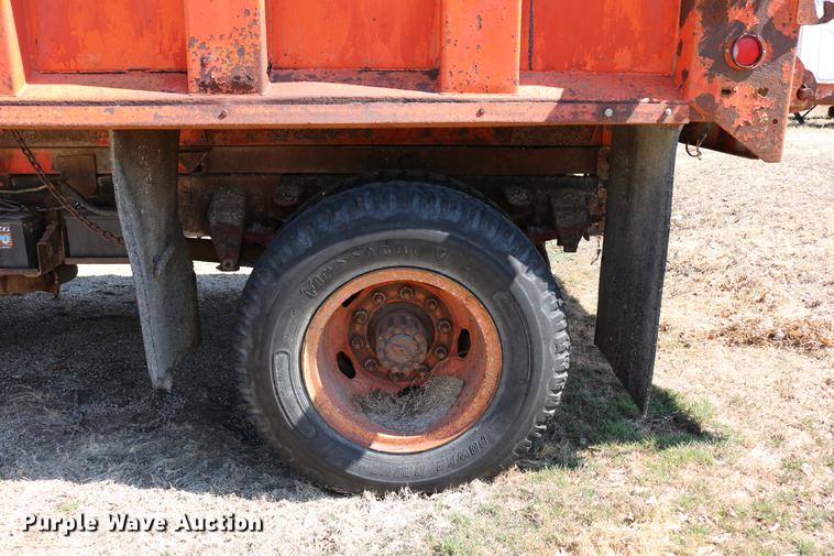 image for item DC7663 1983 Ford F700 dump truck