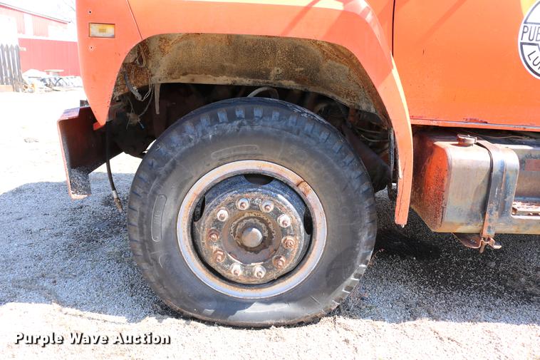 image for item DC7663 1983 Ford F700 dump truck