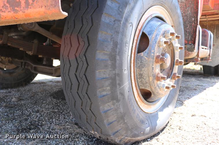 image for item DC7663 1983 Ford F700 dump truck