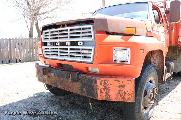 image for item DC7663 1983 Ford F700 dump truck