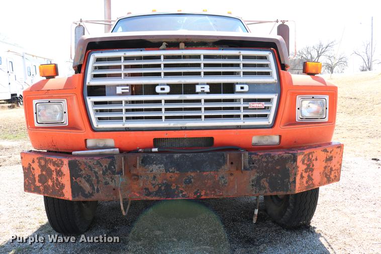 image for item DC7663 1983 Ford F700 dump truck