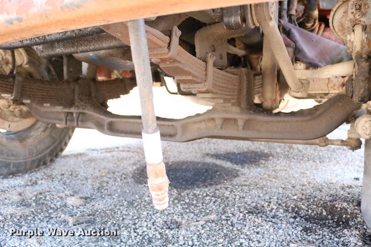 image for item DC7663 1983 Ford F700 dump truck