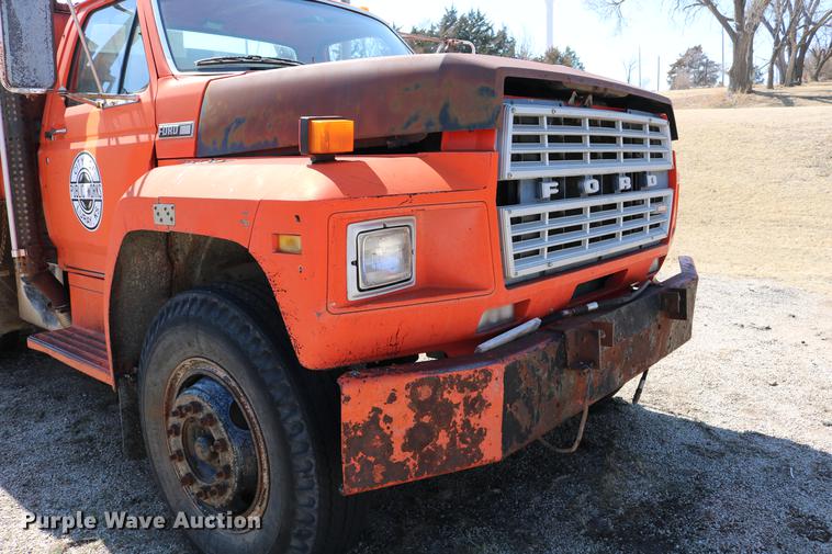 image for item DC7663 1983 Ford F700 dump truck