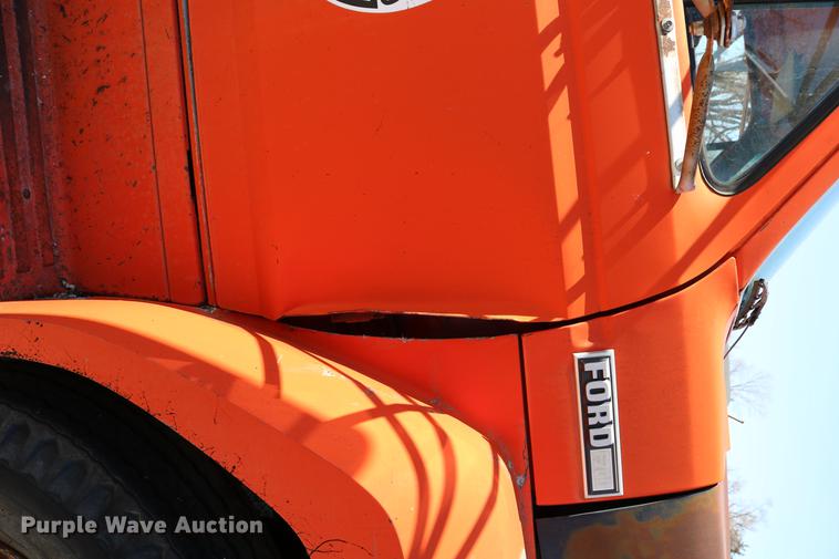 image for item DC7663 1983 Ford F700 dump truck