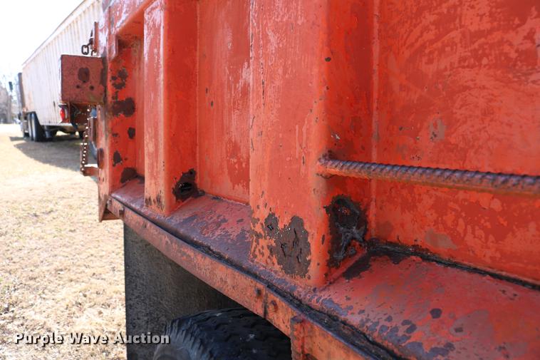 image for item DC7663 1983 Ford F700 dump truck