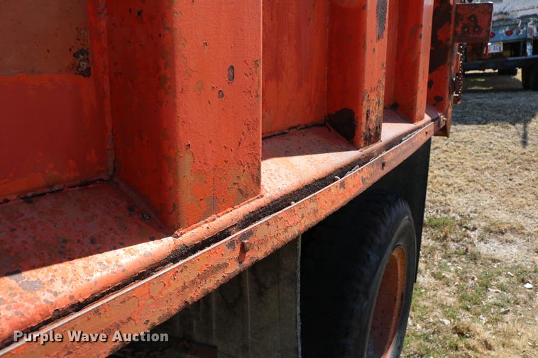 image for item DC7663 1983 Ford F700 dump truck
