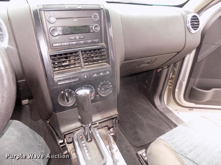 image for item DD2751 2008 Ford Explorer XLT SUV