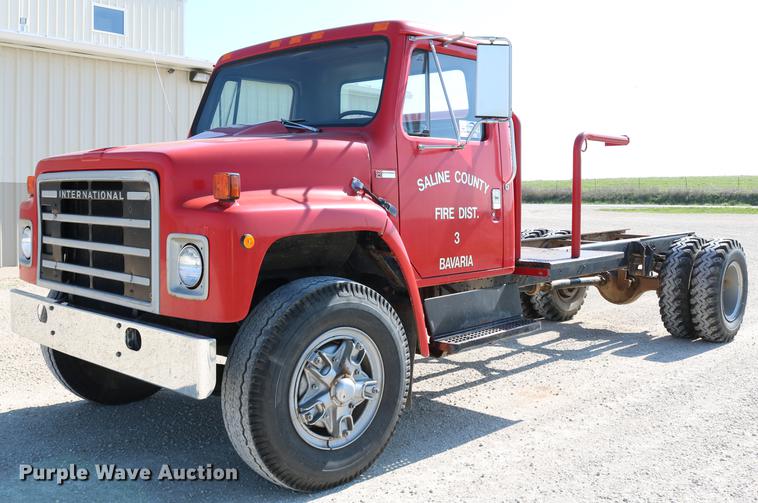 image for item DD4239 1982 International S1954 truck cab and chassis