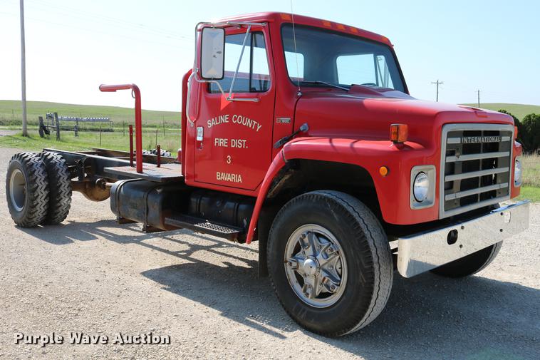 image for item DD4239 1982 International S1954 truck cab and chassis