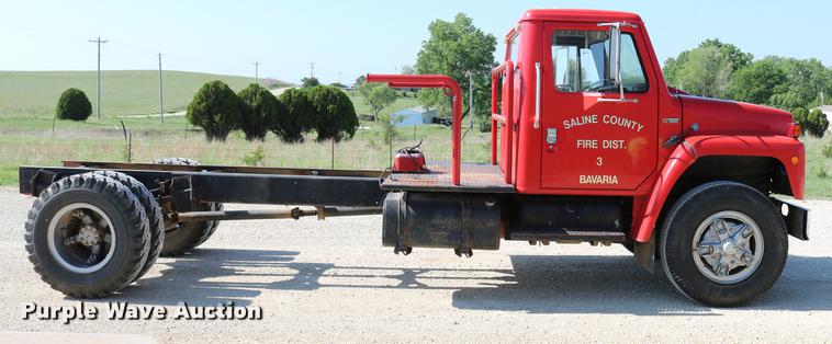 image for item DD4239 1982 International S1954 truck cab and chassis