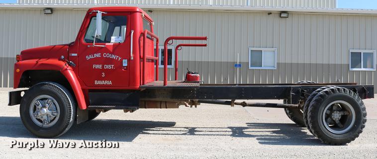 image for item DD4239 1982 International S1954 truck cab and chassis