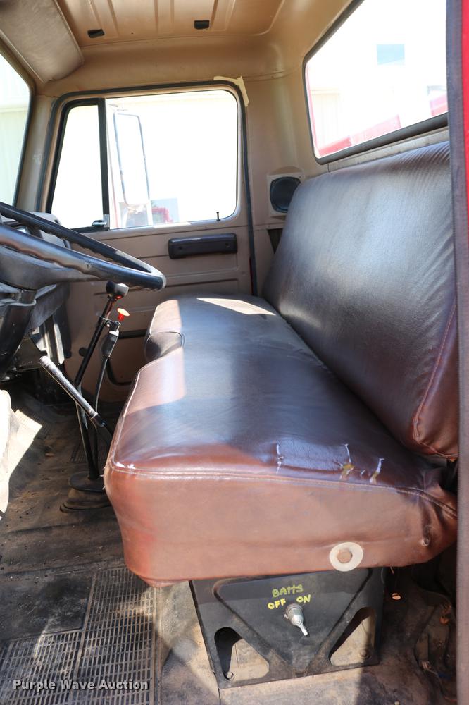 image for item DD4239 1982 International S1954 truck cab and chassis