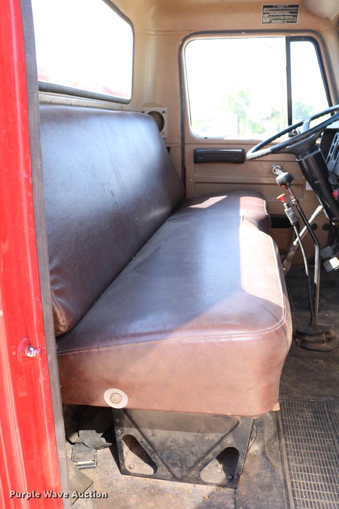 image for item DD4239 1982 International S1954 truck cab and chassis