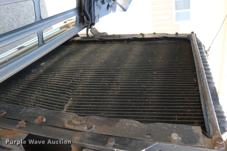 image for item DD4239 1982 International S1954 truck cab and chassis