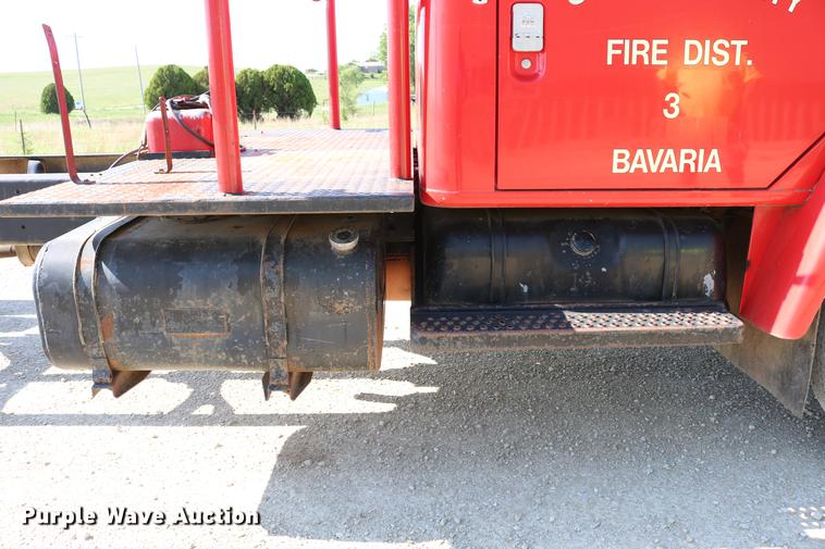 image for item DD4239 1982 International S1954 truck cab and chassis