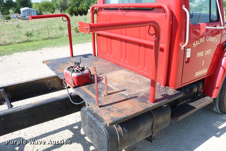 image for item DD4239 1982 International S1954 truck cab and chassis