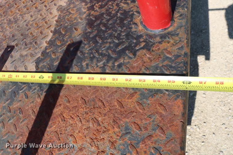 image for item DD4239 1982 International S1954 truck cab and chassis