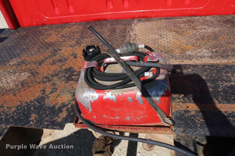 image for item DD4239 1982 International S1954 truck cab and chassis