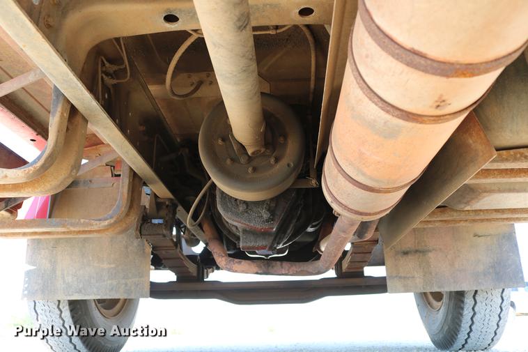 image for item DD4239 1982 International S1954 truck cab and chassis