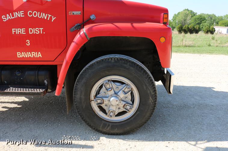 image for item DD4239 1982 International S1954 truck cab and chassis