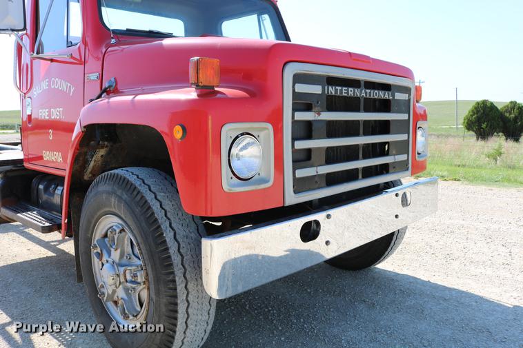 image for item DD4239 1982 International S1954 truck cab and chassis