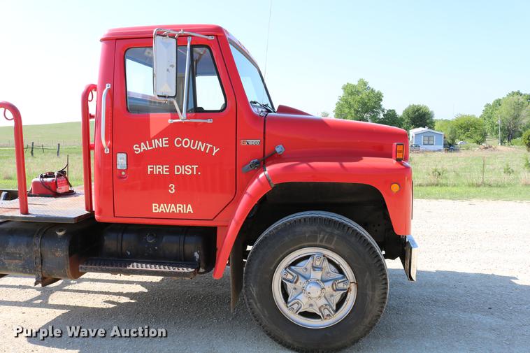 image for item DD4239 1982 International S1954 truck cab and chassis