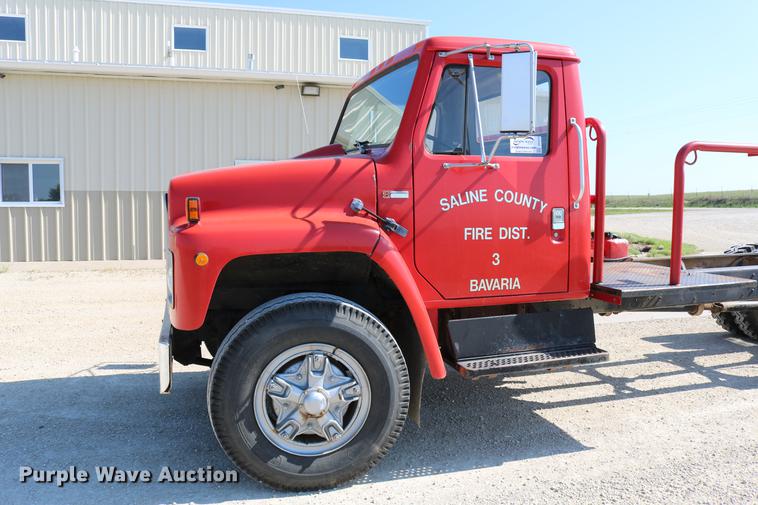 image for item DD4239 1982 International S1954 truck cab and chassis