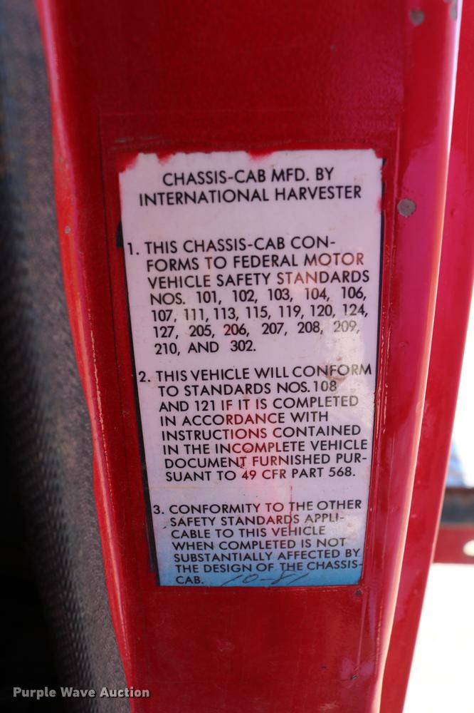 image for item DD4239 1982 International S1954 truck cab and chassis