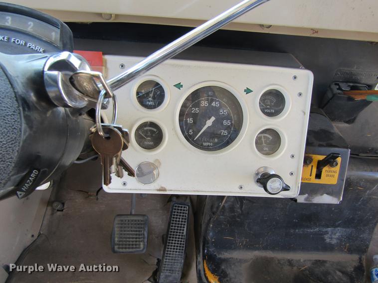 image for item DD5668 1994 Ford B700 Blue Bird school bus