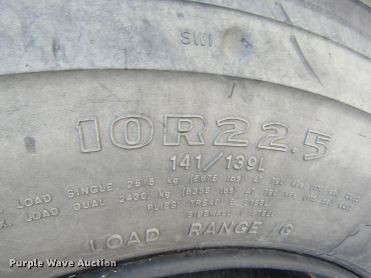 image for item DD5668 1994 Ford B700 Blue Bird school bus