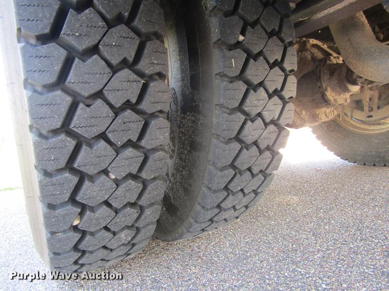 image for item DD5668 1994 Ford B700 Blue Bird school bus