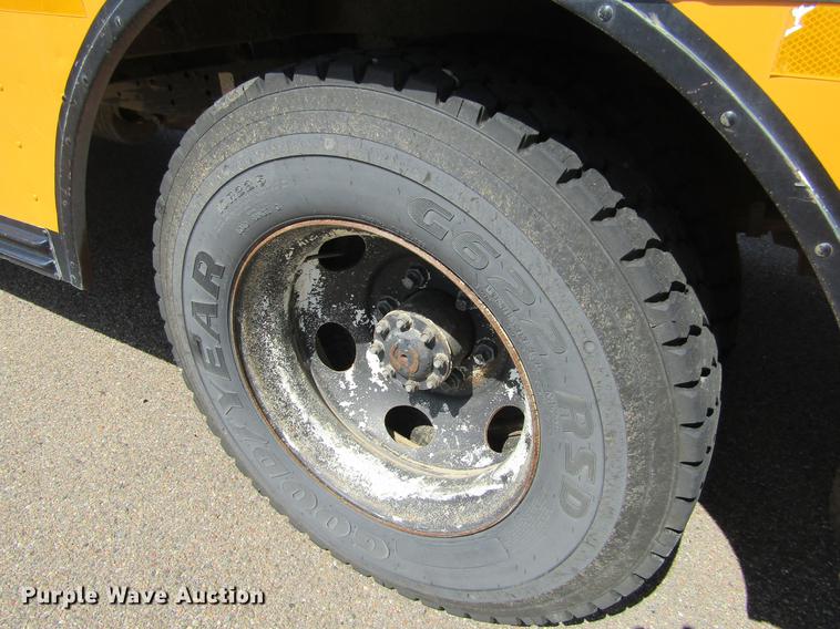 image for item DD5668 1994 Ford B700 Blue Bird school bus